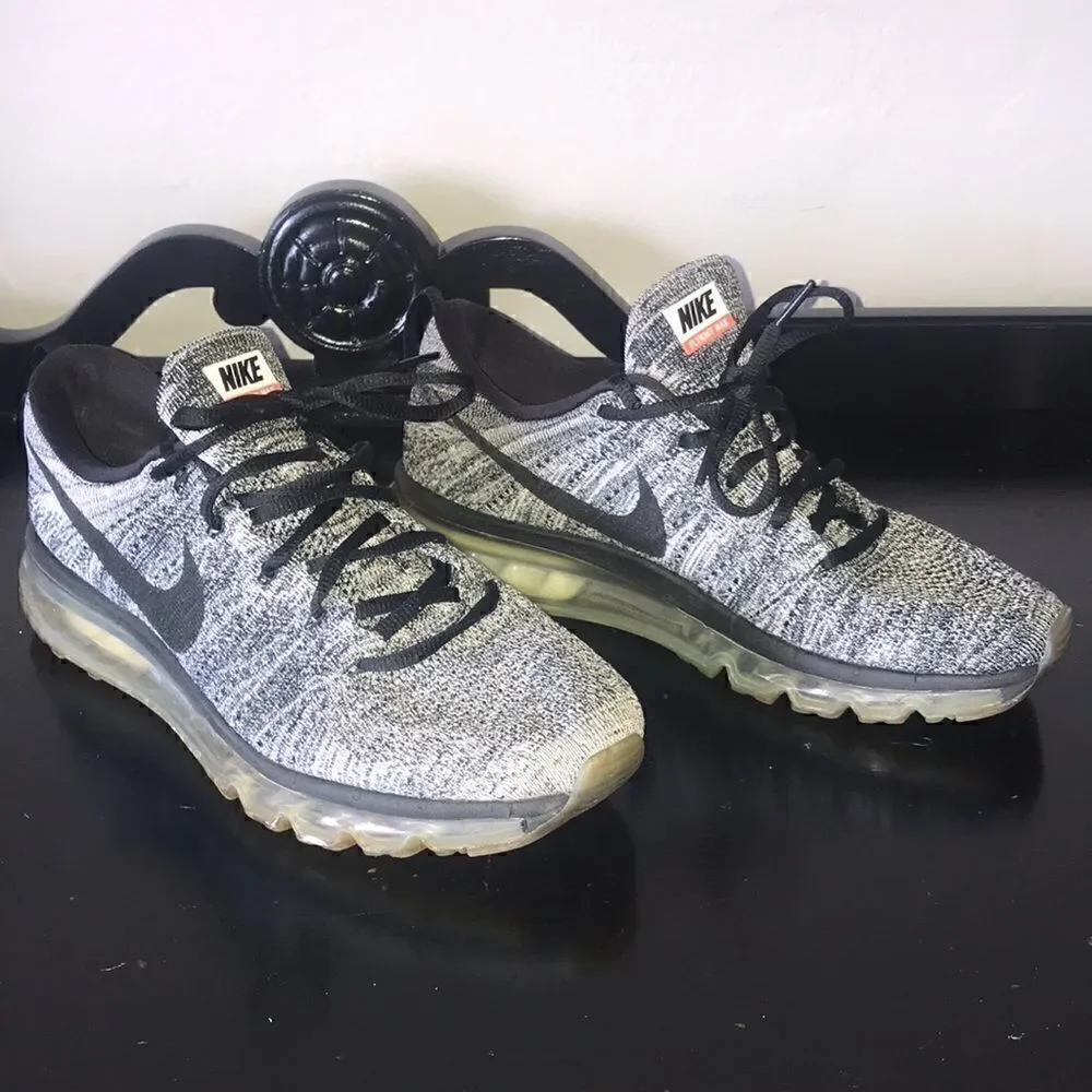 Nike Oreo fly knit max preowned running shoes